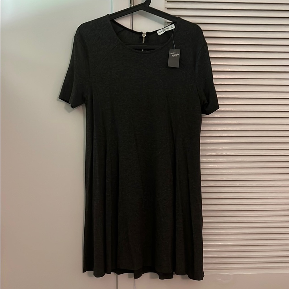 NWT ABERCROMBIE Classic Charcoal Short Sleeve Dress